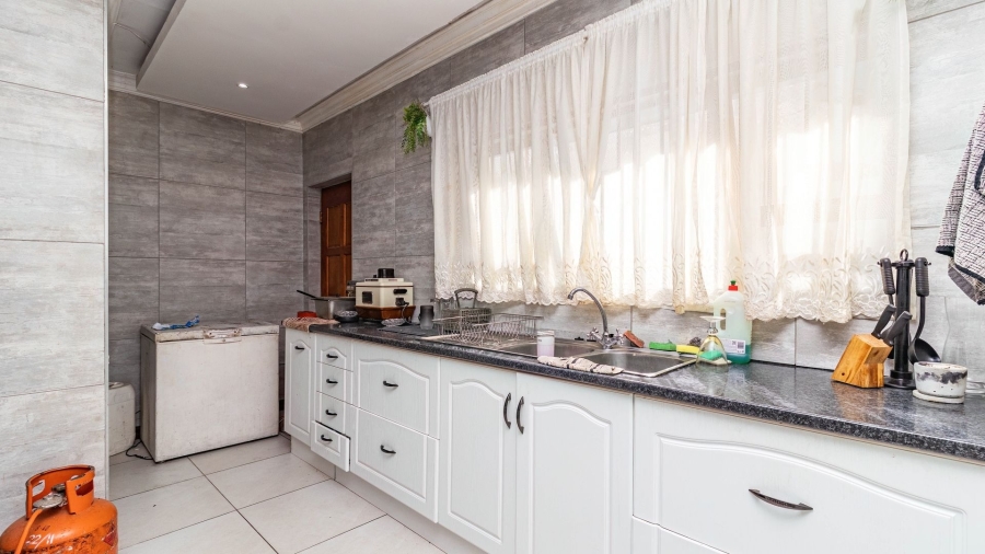 7 Bedroom Property for Sale in Kleinmond Western Cape